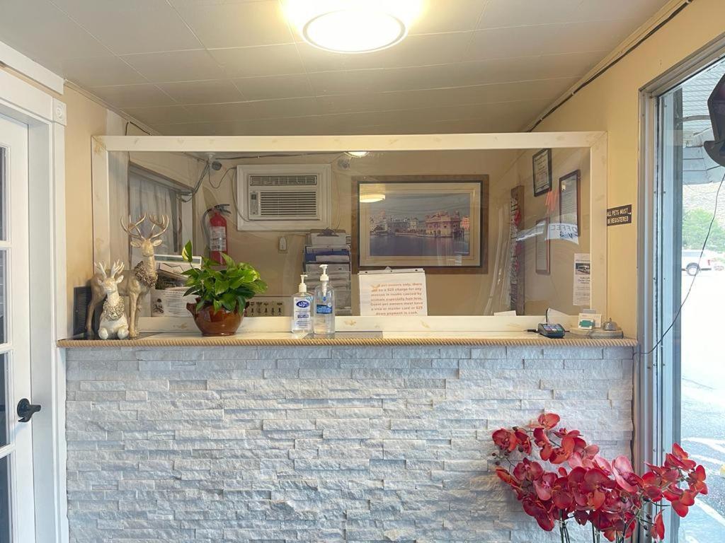 Robbie'S Motel Cache Creek Bagian luar foto