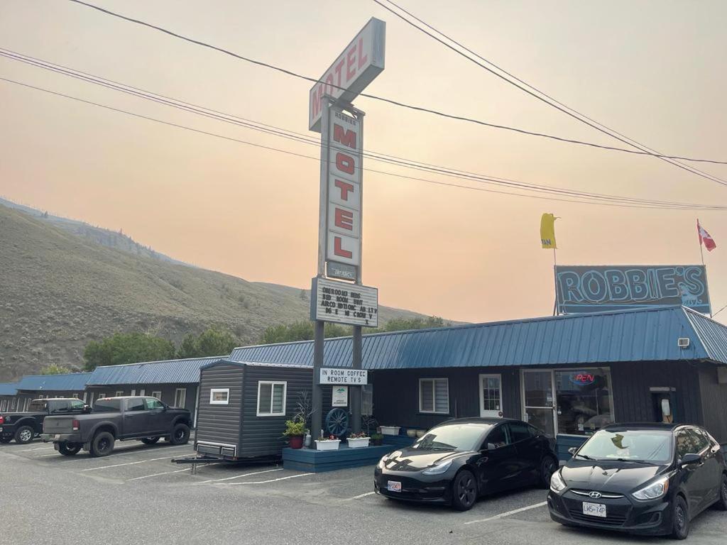 Robbie'S Motel Cache Creek Bagian luar foto